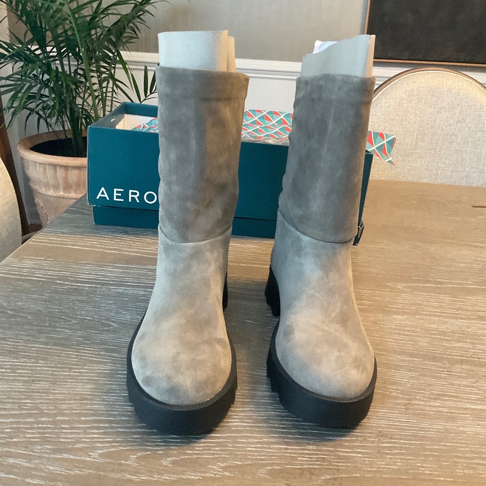Aerosoles Grey Suede Calf Hug Bootie, Size 11